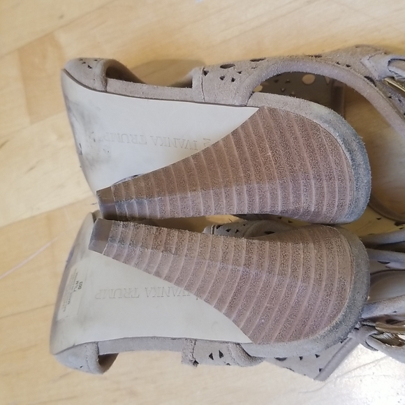 Ivanka Trump Buckle Slingback Peep-Toe Suede Leather Heels Size 7..5 - Picture 7 of 12